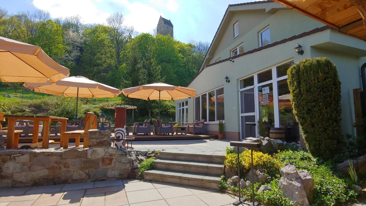 Pod Hradom Restaurant & Pension Topoľčany Exterior foto