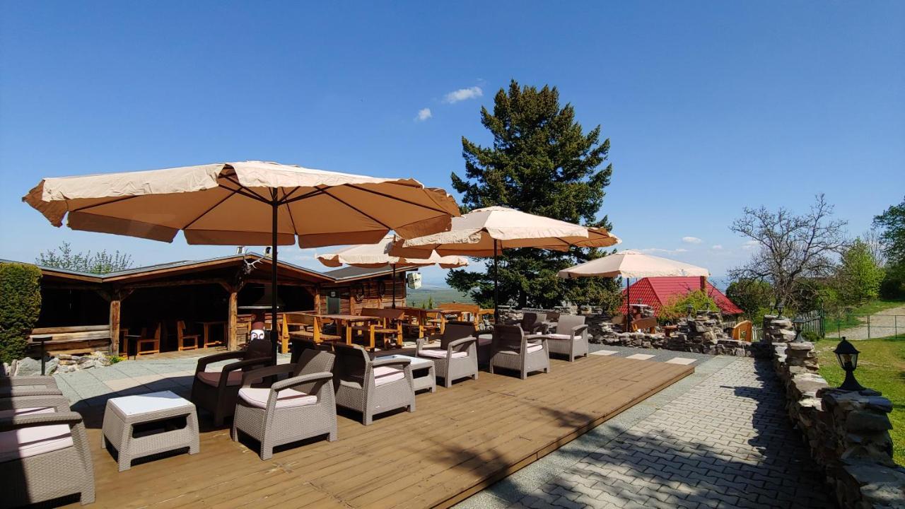 Pod Hradom Restaurant & Pension Topoľčany Exterior foto