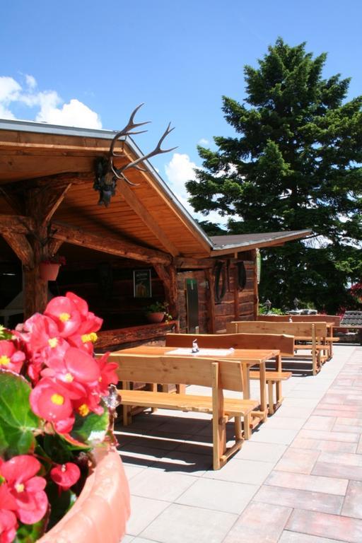 Pod Hradom Restaurant & Pension Topoľčany Exterior foto