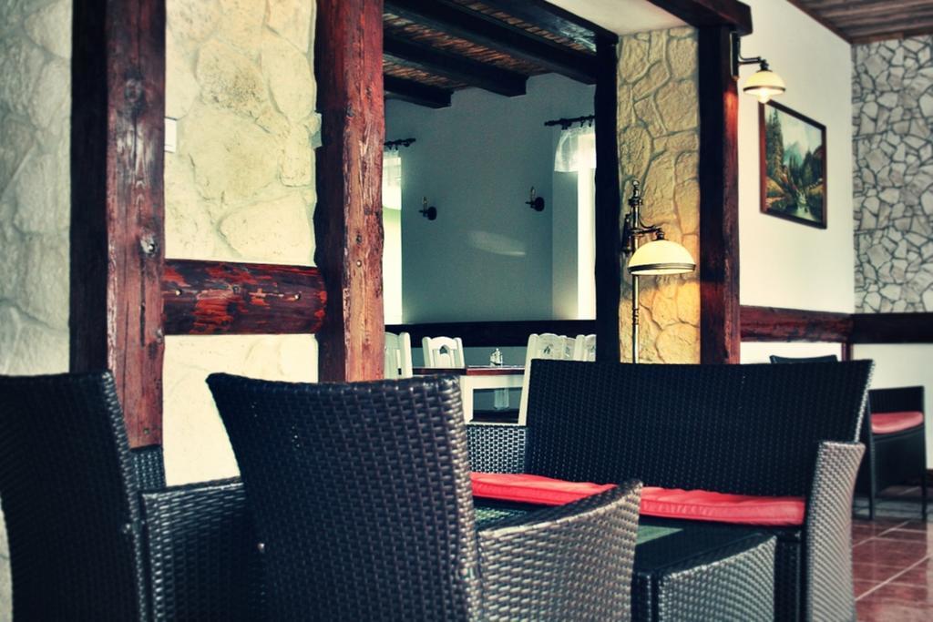 Pod Hradom Restaurant & Pension Topoľčany Exterior foto