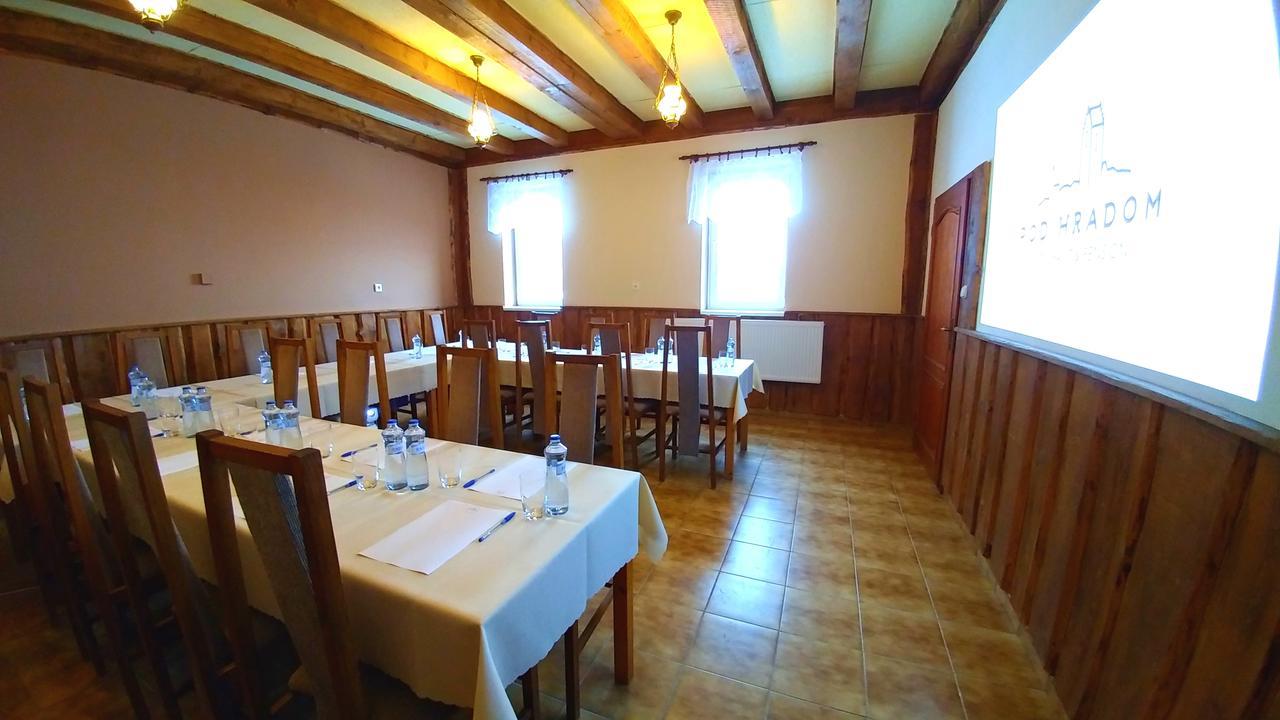 Pod Hradom Restaurant & Pension Topoľčany Exterior foto